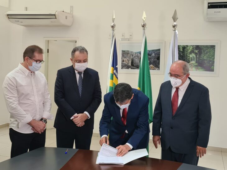 Nesta quarta-feira (17), o governador Wellington Dias celebrou o contrato com o Ministério da Saúde e o Fundo Soberano Russo para aquisição da Sputinik